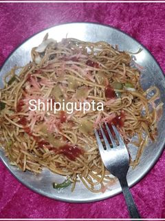गाजर नूडल्स (gajar noodles recipe in Hindi) रेसिपी मुख्य फोटो