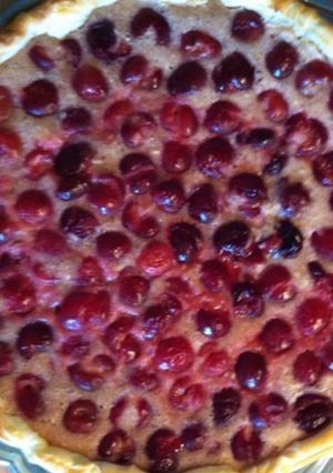 Une photo de Tarte aux cerises et crème de noisettes