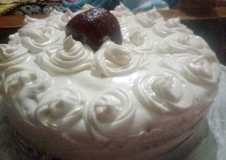 Vanilla gulab jamun cake