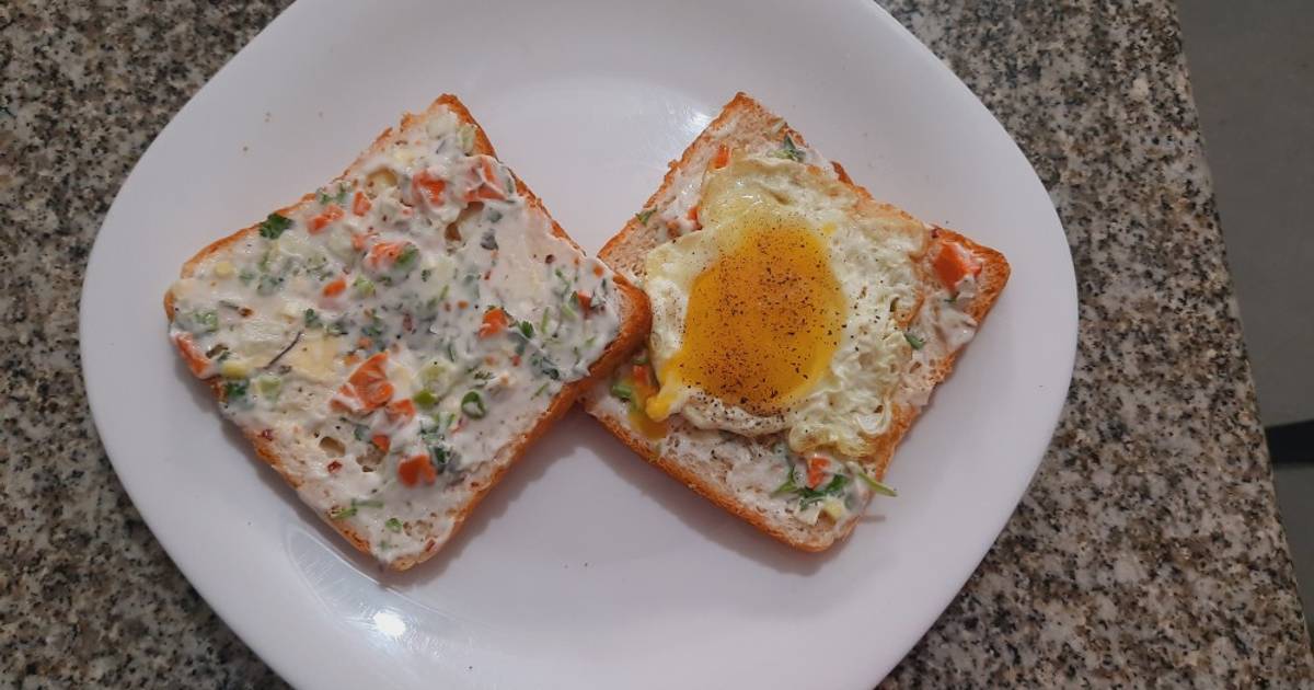 Egg Sunny Side Up Open Sandwich Recipe by Naheed Alam - Cookpad