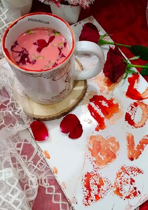 कश्मीरी पिंक टी (Kashmiri Pink tea recipe in Hindi) रेसिपी मुख्य फोटो