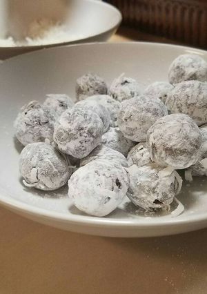 A picture of Josiah's Magic Chocolate Coconut Rum Balls.