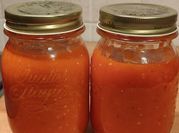 Una foto di salsa di pomodoro concentrato