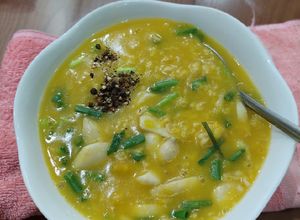 Hình của món Cháo yến mạch bí đỏ nấm.