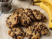 Una foto di biscotti banana avena