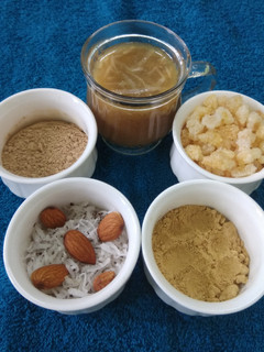 ગુંદર ની રાબ (Gundar Raab Recipe In Gujarati) રેસીપી મુખ્ય ફોટો