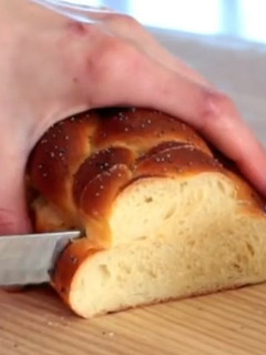 Una foto de Pan de leche trenzado