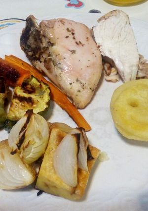 Una foto de Pollo al limón con verduras