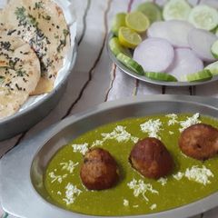 A picture of Paneer Kofta in spinach sauce.