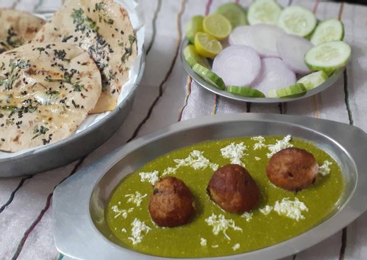 Paneer Kofta in spinach sauce