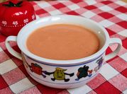 Una foto de gazpacho de fruta