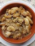 Salteado de porotos pallares y hongos al wok