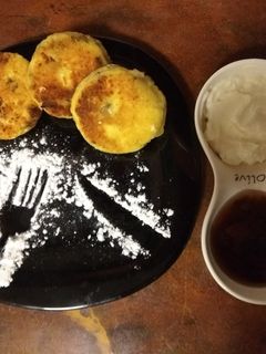 Фото Сырники с изюмом.