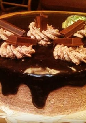 A picture of Kit kat cake 🎂.