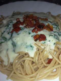 Una foto de Spaghettis con espinacas 🍝