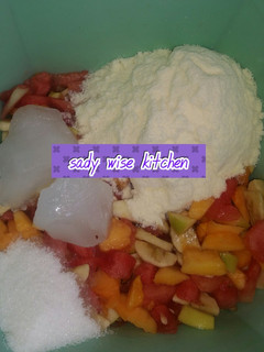 A picture of Milk fruit salad.