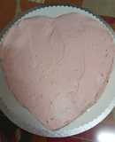 Tarta fresca de fresas con nata y chocolate