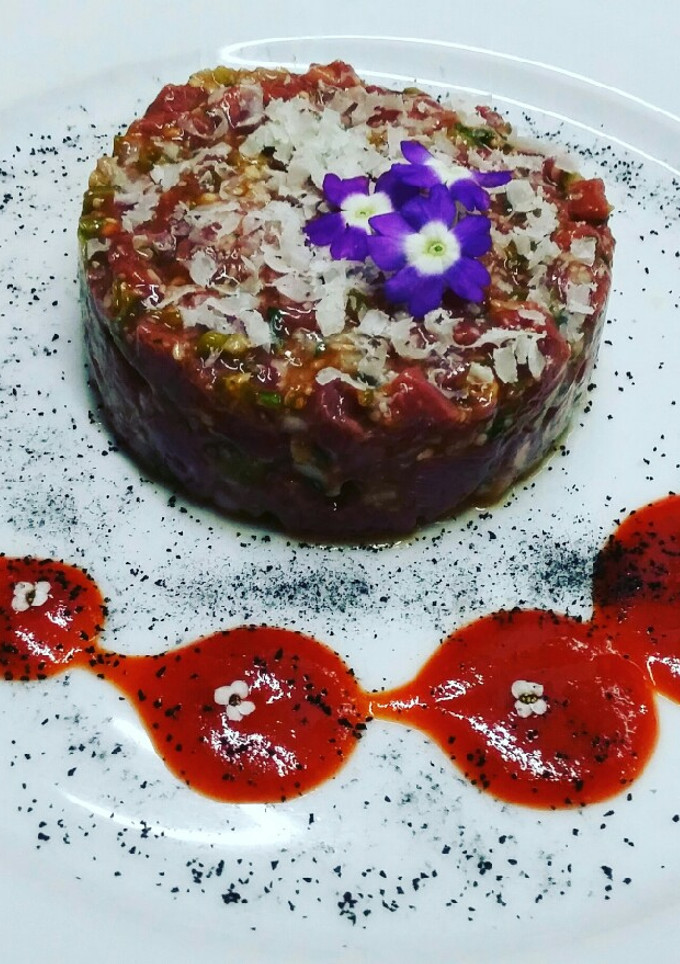 Una foto de Tartar Milanés