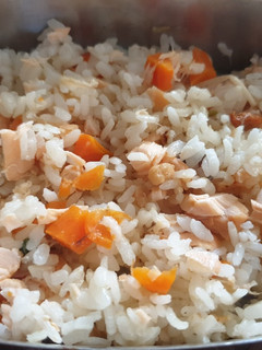 鮭魚炊飯 的食譜成品照片