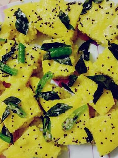 ढोकले (dhokle recipe in Hindi) रेसिपी मुख्य फोटो