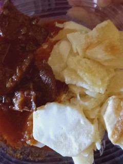 Una foto de Salsa de carne vacuna con papas a la crema para celíacos!