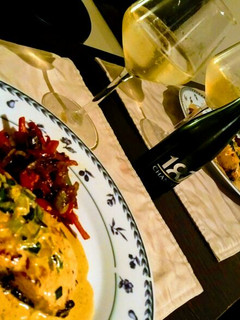 Una foto de Salmón con crema de puerros y verduras salteadas