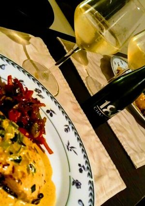Una foto de Salmón con crema de puerros y verduras salteadas