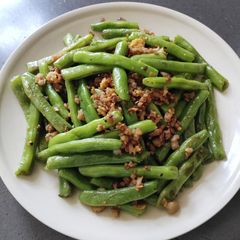 A picture of Minced Pork with Beans.
