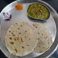 A picture of Bajri - jowar bhakri.