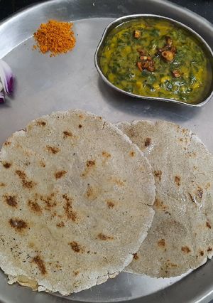 A picture of Bajri - jowar bhakri.