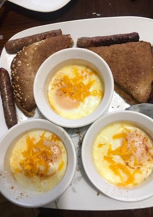 A picture of Baked eggs in cream.