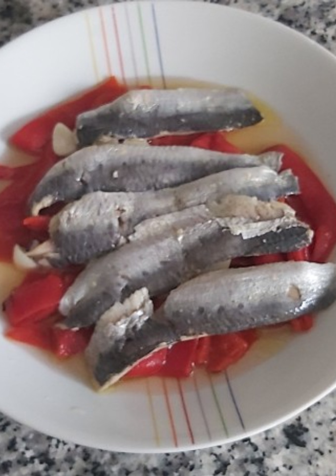 Una foto de Pimientos piquillo y filetes sardinas