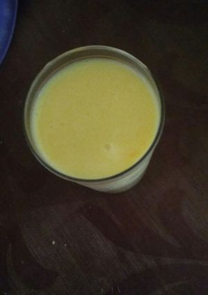 A picture of Fresh mango milk shake.