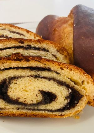 Фото Рулет с маком - самый простой и быстрый рецепт! Вкуснейшая выпечка, которая разлетается в момент.