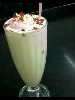 ड्रिंकिंग कस्टर्ड/ कस्टर्ड विथ आइसक्रीम (Drinking Custard /Custard With Ice Cream Hindi) रेसिपी मुख्य फोटो