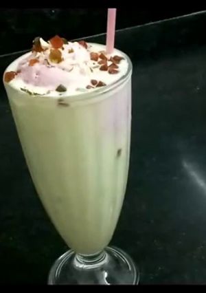 ड्रिंकिंग कस्टर्ड/ कस्टर्ड विथ आइसक्रीम (Drinking Custard /Custard With Ice Cream Hindi) रेसिपी मुख्य फोटो