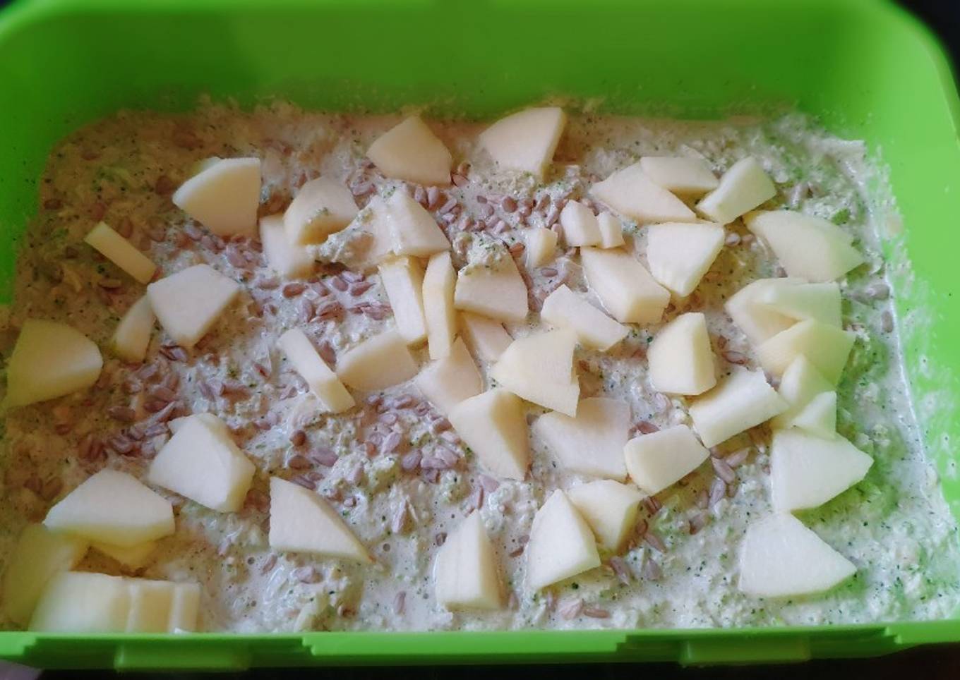 Ensaladilla de brócoli, manzana y pipas