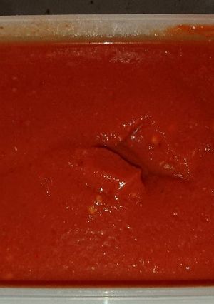 A picture of Chilli sauce.