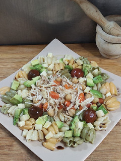 Una foto de Ensalada de pasta templada con sobras de cocido madrileño!