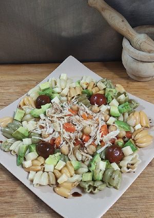 Una foto de Ensalada de pasta templada con sobras de cocido madrileño!