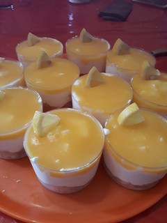 Una foto de Delicias de limón en vaso
