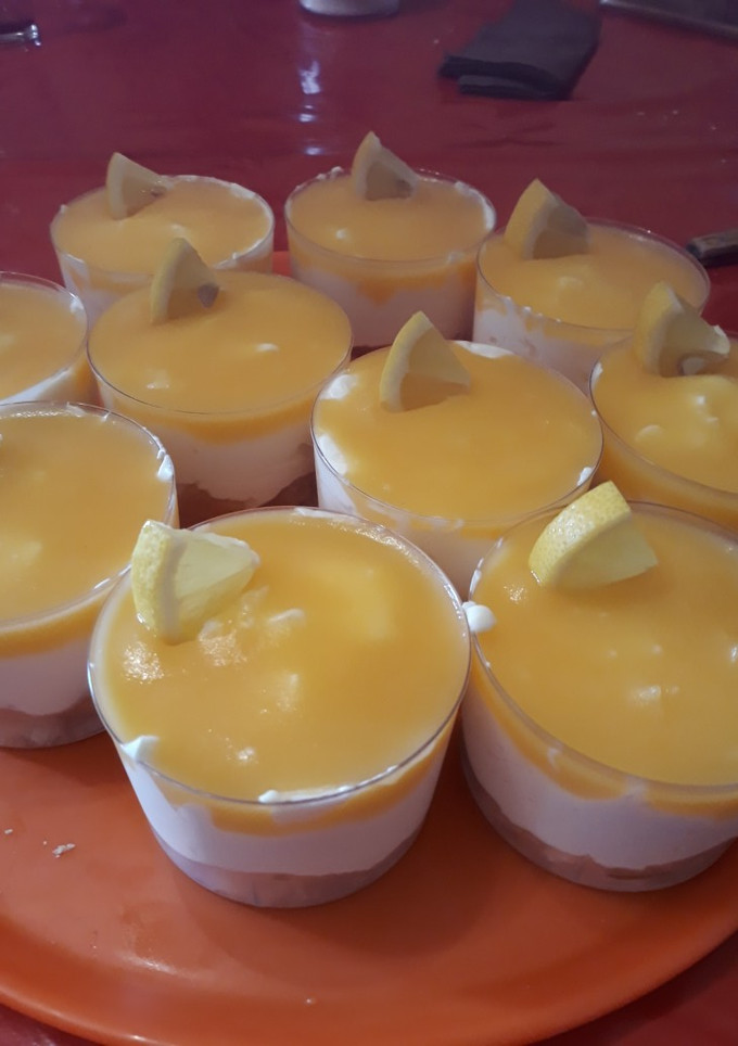 Una foto de Delicias de limón en vaso