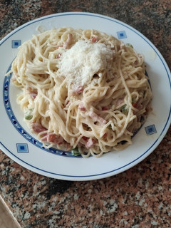 Una foto de Spaghettis con nata y bacon