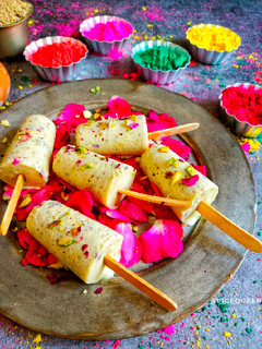 ઠંડાઈ કુલ્ફી (Thandai kulfi recipe in Gujarati) રેસીપી મુખ્ય ફોટો