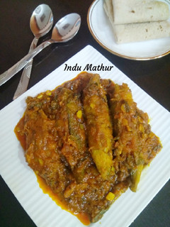बेसन स्टफ्ड मसाला करेला (besan stuffed masala karela recipe in Hindi) रेसिपी मुख्य फोटो
