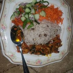 A picture of Shinkafa Da wake(Combination of rice,beans,sauce and veges♡).