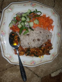 A picture of Shinkafa Da wake(Combination of rice,beans,sauce and veges♡).