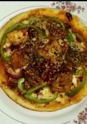 চীজি চিকেন পিজ্জা (cheesy chicken pizza recipe in Bengali) রেসিপির প্রধান ছবি
