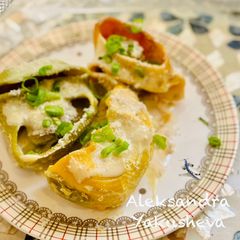 A picture of Lumaconi with minced meat in cheese sauce.