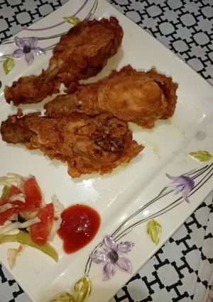 A picture of Crispy fried chicken leg piece.